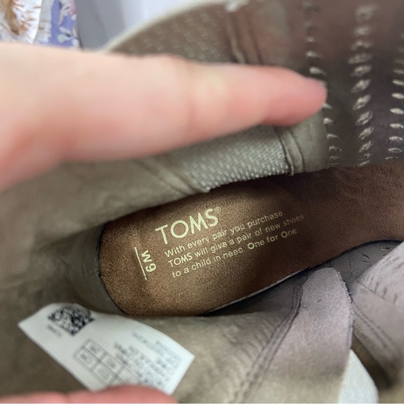 TOMS MAJORCA khaki suede cut out PEEP TOE BOOTIES. Size 9 - Picture 12 of 16